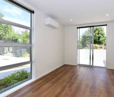 Up Market 2 Story Unit - Photo 1