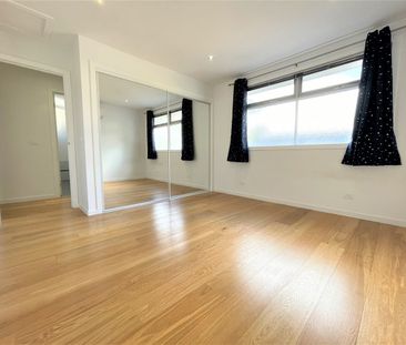 Three bedrooms and two bathrooms with a beautiful living environment - Photo 4