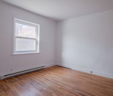 4870 Queen Mary Road - Photo 5