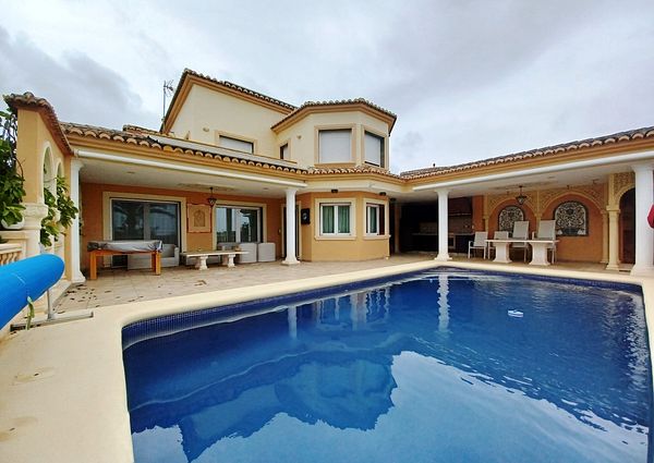 VILLA for rent in Moraira with 5 bedrooms