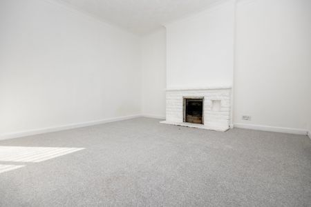 3 bed house to rent in Columbia Road, Bournemouth, BH10 - Photo 4