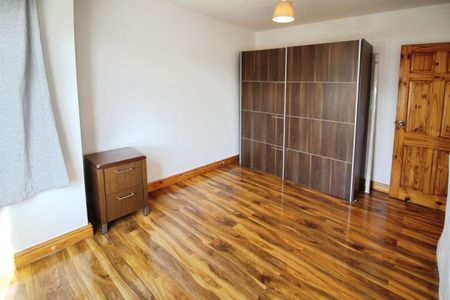 The Oval, Leeds - Photo 4