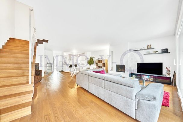 SPACIOUS STANDING DUPLEX WITH GARDENS AND BALCONY - Photo 1