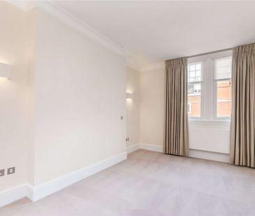 A beautiful third floor apartment (with lift) in a period building ... - Photo 5