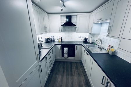 Emperor Way - Photo 2