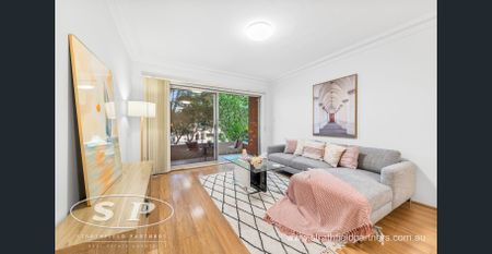 Recently Refreshed Full-Brick Apartment with Lock Up Garage - Photo 2