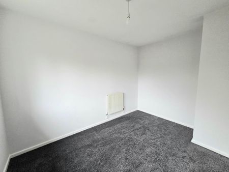 4 bedroom semi-detached house to rent - Photo 4