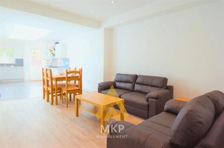 7 bedroom terraced house to rent - Photo 3