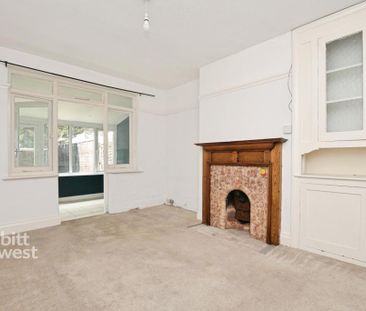 3 bedroom semi-detached villa to rent - Photo 4