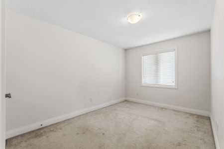 For Lease - 6679 Cropp Street, Niagara Falls, Ontario - Photo 5