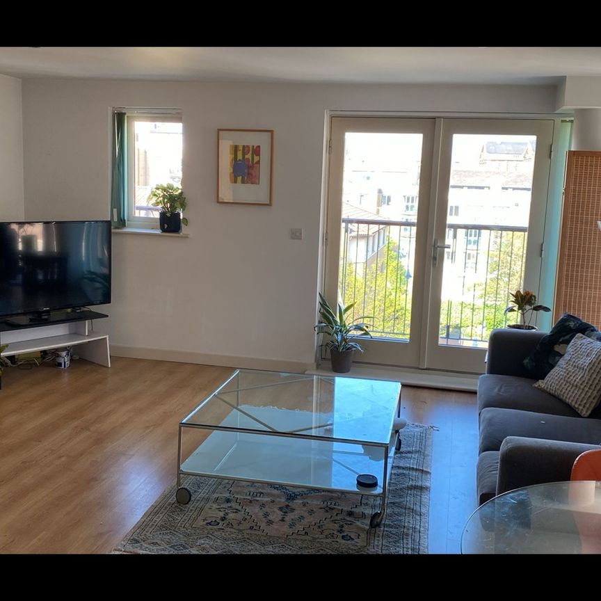 2 Bed Penthouse, Bow, E3 - Photo 1
