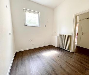 GROßZÜGIGE 2-ZIMMER WOHNUNG IN KREFELDER INNENSTADT ZU MIETEN! - Photo 2