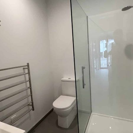 Modern Fully Furnished 1-Bedroom Apartment in Christchurch City Centre - Photo 3