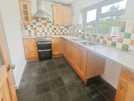 2 bedroom semi-detached house to rent - Photo 4