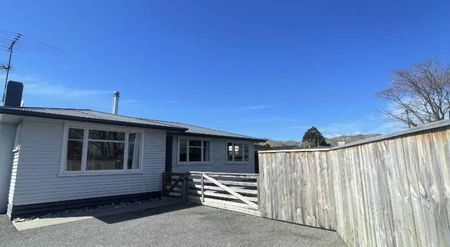 Charming 3-Bedroom Home for Rent in Blenheim - Photo 2