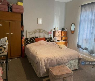 1 bedroom in a house share to rent - Photo 4
