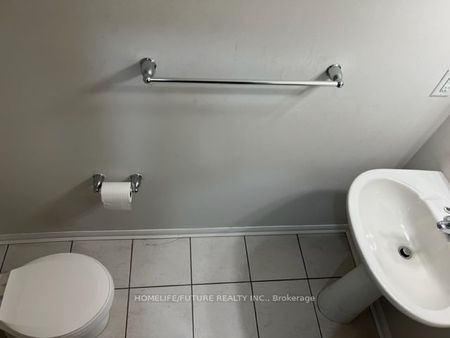 For Lease - 21 Arnprior Road, Brampton, Ontario - Photo 4