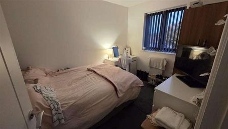 Churchill Road, Uxbridge, UB10 - Photo 2