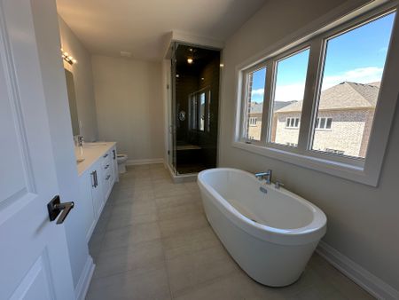 For Lease - 6 La Reine Avenue, Richmond Hill, Ontario - Photo 2