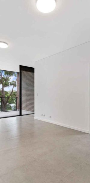 Modern & Spacious - Photo 1
