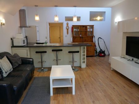 3 bedroom flat to rent - Photo 2