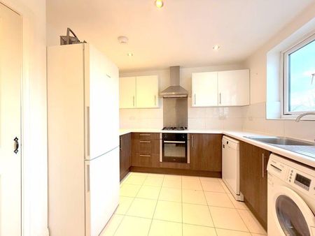 3 bedroom apartment to rent - Photo 5