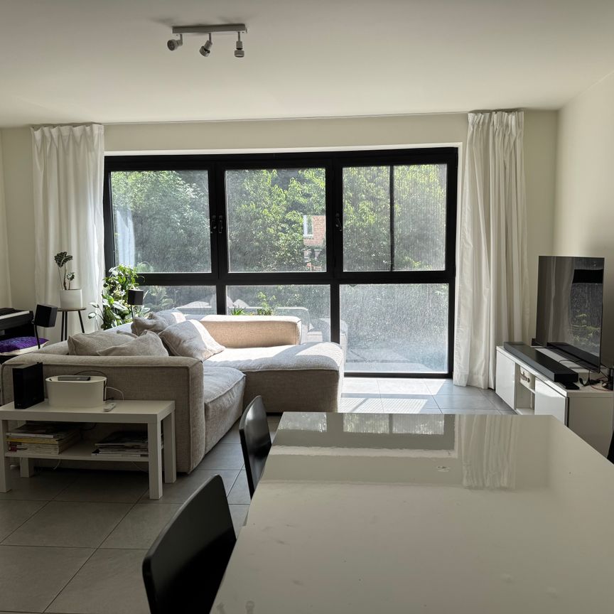 Ruim, lichtrijk 2-slaapkamer appartement met 2 terrassen - Photo 1