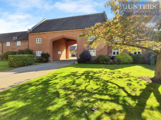 3 bedroom Flat To Let - Photo 1