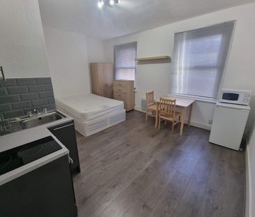 Studio Flat, Benwell Road, N7 - Photo 3