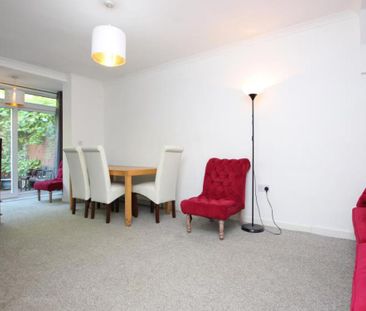 A six bedroom STUDENT HOUSE located in Filton. Rooms available from... - Photo 5