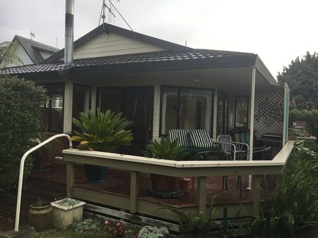 Charming 2 Bedroom Home in Havelock North - Photo 3