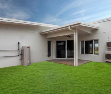 SPACIOUS FAMILY DUPLEX IN THE HEART OF BLUEWATER ESTATE - Photo 1