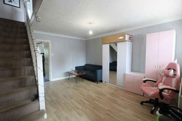 2 bedroom terraced house to rent - Photo 1