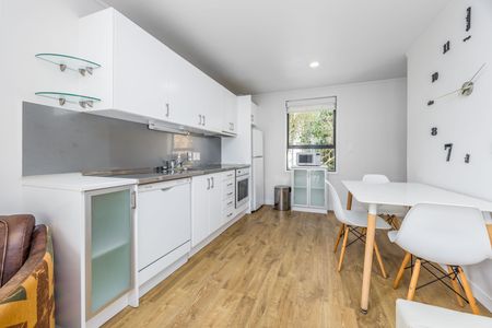 City Fringe Townhouse - Photo 2