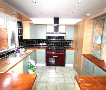 5 bedroom semi-detached house to rent - Photo 4