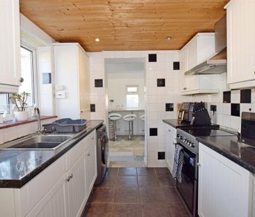 2 bedroom end of terrace house to rent - Photo 5