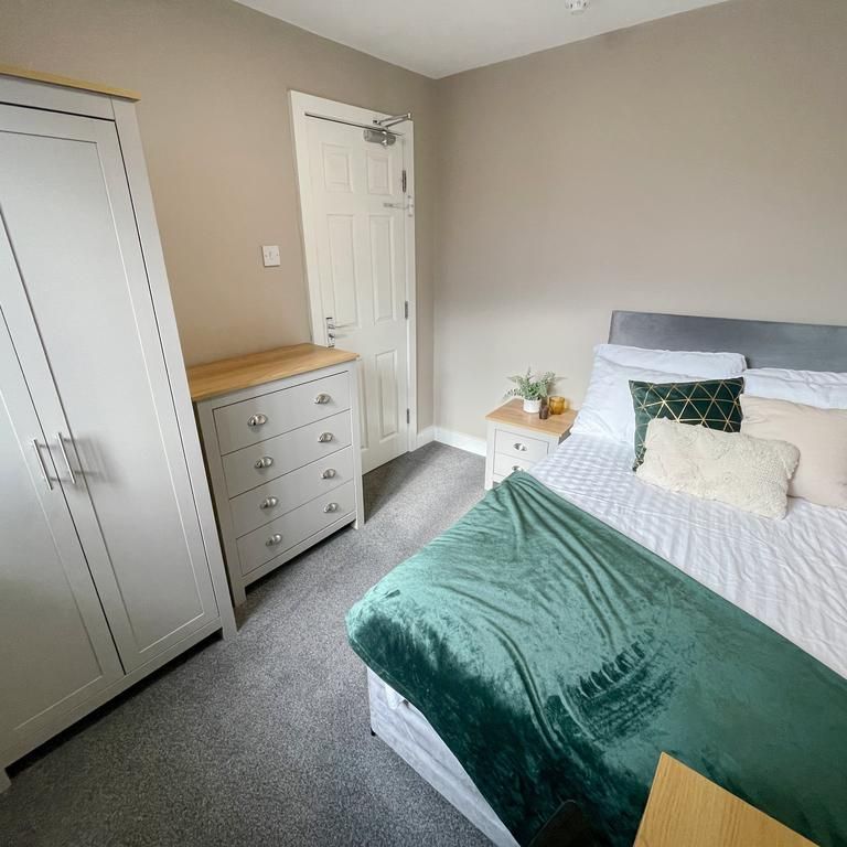 6 bedroom terraced house to rent - Photo 1