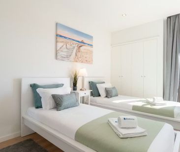 Rua de Nossa Senhora de Fátima, Porto, Braga 4050-459 - Photo 2