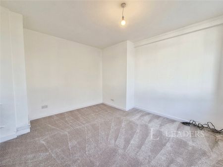 3 bedroom house to rent Springfield Park Road, Chelmsford, Essex, CM2 - Photo 2