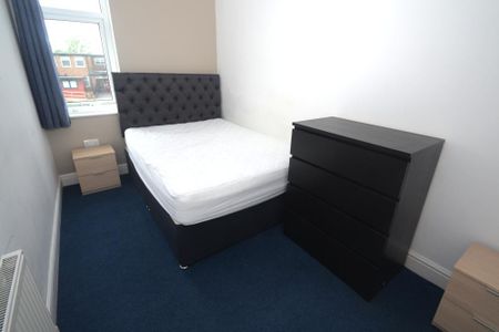 4 bedroom terraced house to rent - Photo 5