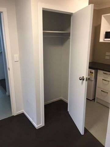 Ready to move in - fully furnished unit - Photo 4