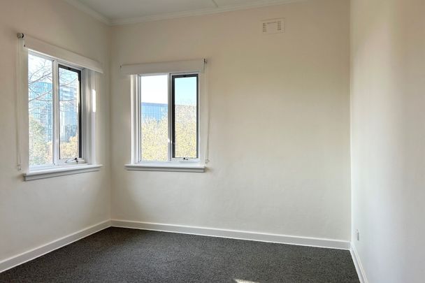 Spacious living - water usage included! - Photo 1