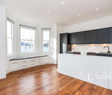 2 bedroom flat to rent - Photo 2