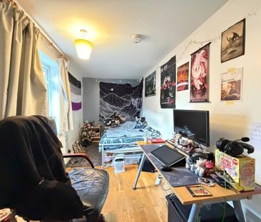 4 bedroom end of terrace house to rent - Photo 5