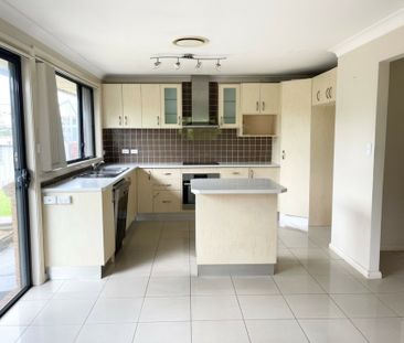 Well Presented 3 Bedroom Family Home Close to All Local Amenities! - Photo 5