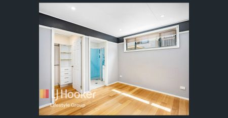 Situated on a quiet street! - Photo 5