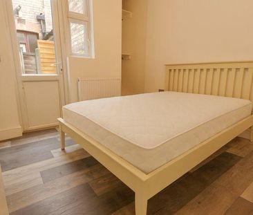 3 bedroom flat to rent - Photo 3