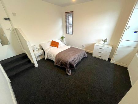 1 bedroom in a house share to rent - Photo 4