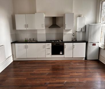 1 Bed Flat, Upper Richmond Road, SW15 - Photo 4