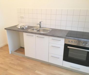 Helle 2 Zimmer DG-Wohnung, modernes Bad, Wohnküche, Dachterrasse - Foto 1